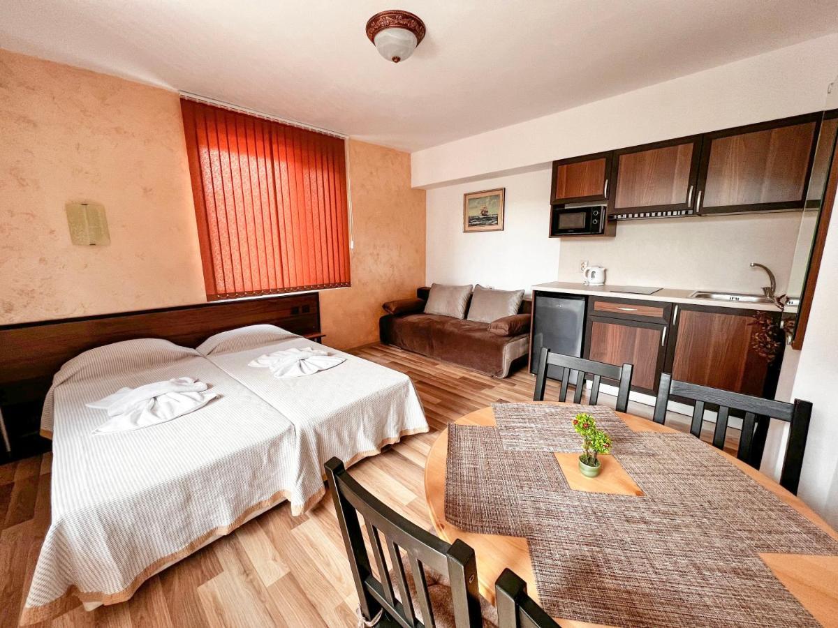 Chrystal Guest House Obzor Exteriör bild