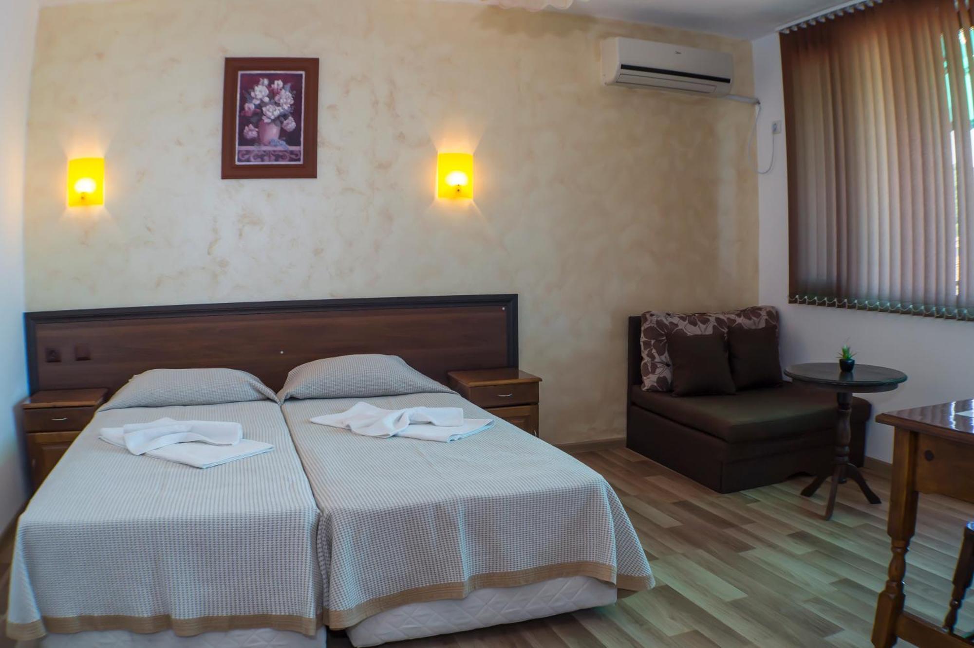 Chrystal Guest House Obzor Rum bild